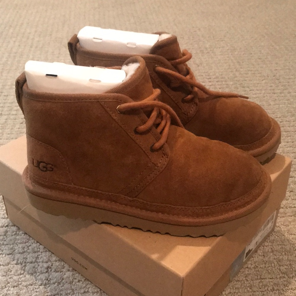 Youth Ugg Neumel size 1